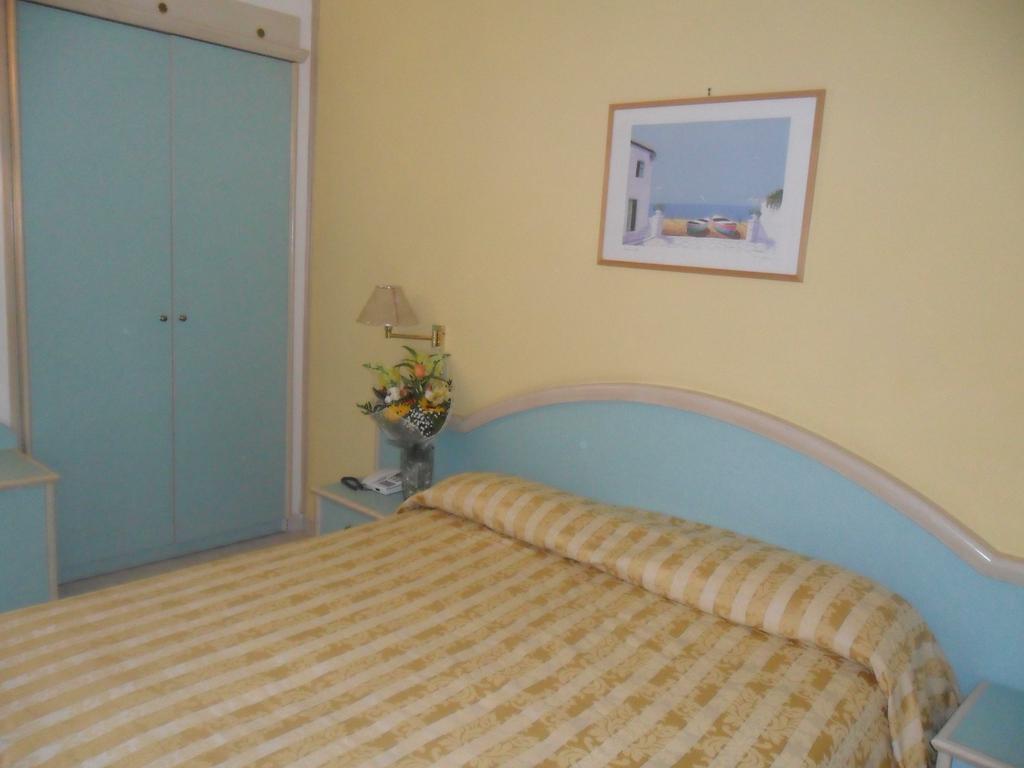 Hotel Solemare Beach & Beauty Spa Иския Стая снимка