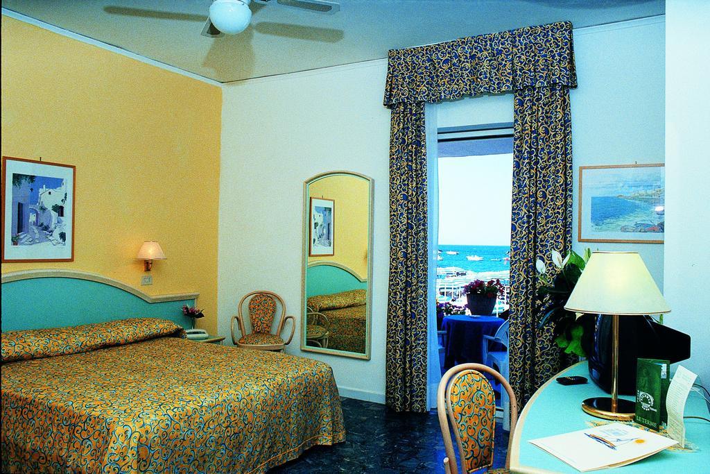 Hotel Solemare Beach & Beauty Spa Иския Стая снимка